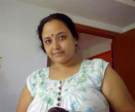 indian aunty showing big boobs Search